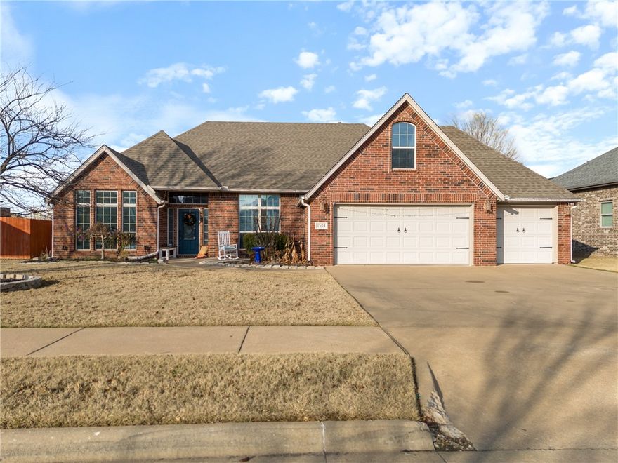 Welcome home to Oxford Ridge! This 4bdrm 3 Bath home with ample storage and bonus is perfectly situated in Bentonville, giving you access to everything Northwest Arkansas has to offer. Walking distance to the Bentonville community center, parks, walking and biking trails, shopping and dining! new LVP flooring on main floor with newer carpet upstairs. Kitchen features lots of cabinets, tile floors, granite counters, gas stove, new microwave, new dishwasher, new sink, faucet and disposal. Refrigerator conveys. Oxford Ridge community amenities include clubhouse, playground, basketball
courts, and large pool. seller offering paint allowance with acceptable contract. Sellers offering $10k in concessions for closing costs or upgrade allowance with qualifying offer?