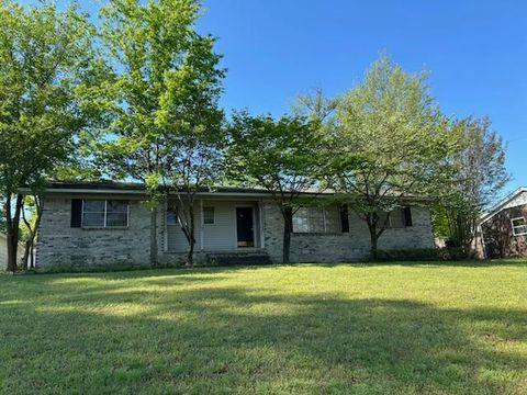 Photo of 801 W 17th Terrace, Russellville, AR 72801 (MLS # 1341801)