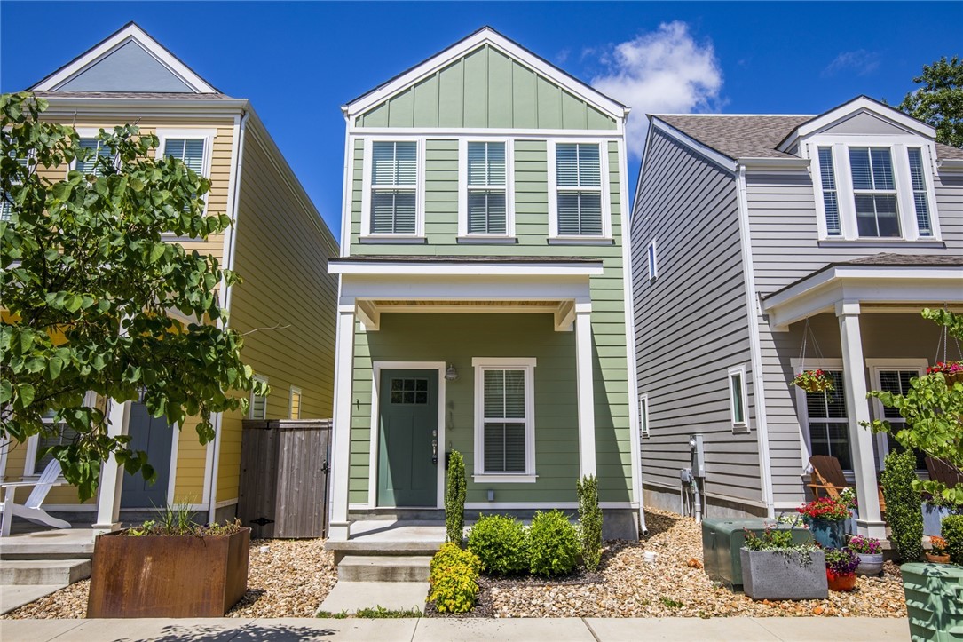 Downtown Bentonville Art District. This modern townhouse 2 bedroom, 2.5 bath home has direct access to city trail system, Walmart home office and Bentonville square. Open floor plan quartz counter tops, wood floors, washer/dryer and refrigerator included 2 car garage.