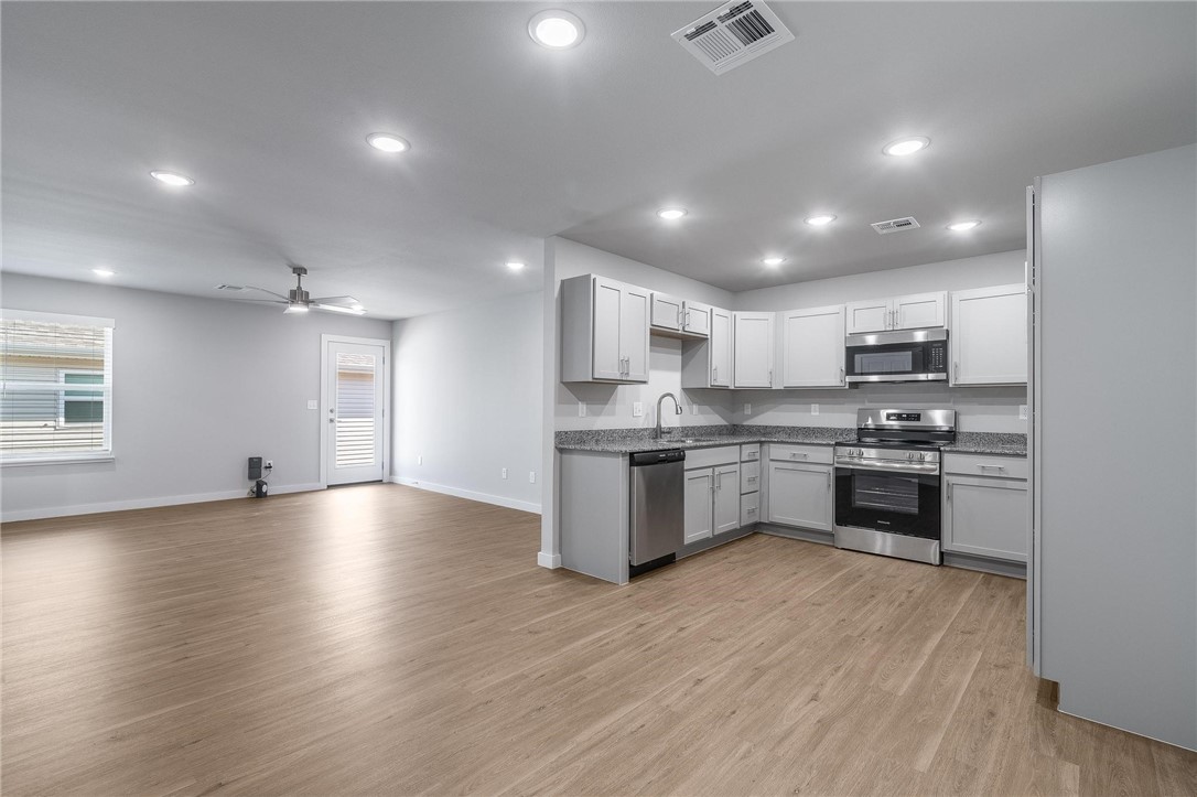 Woodward Park Ph I Highfill - Residential Lease