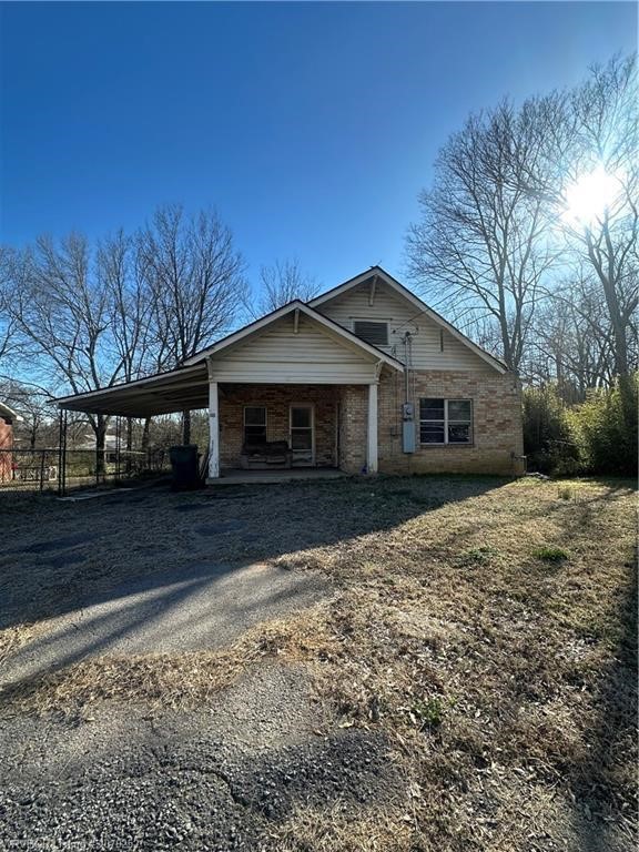 Located at W Magazine Street, Booneville, this home is ready for a new owner to bring it back to life. This
property needs renovation but offers a great opportunity for investors, flippers, or anyone looking to
customize a home to their liking. Being sold AS-IS, this is your chance to put in the work and create
something special. Schedule a showing today and imagine the possibilities!