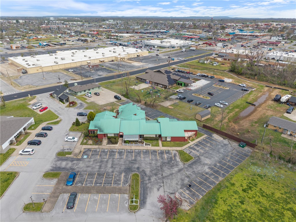 CENTER ONE HORIZONTAL-ROGERS - Commercial Lease