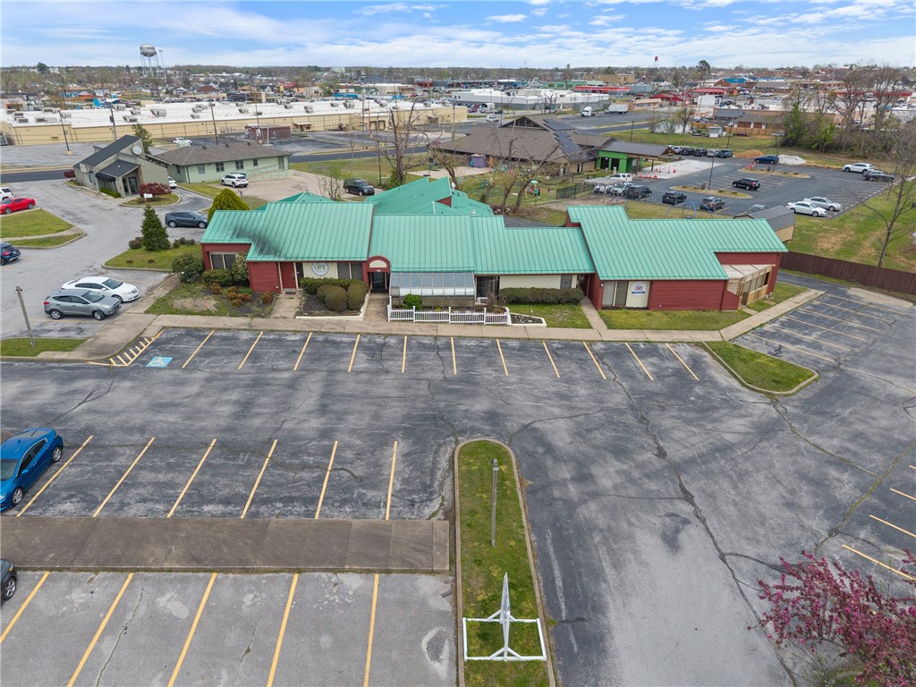 CENTER ONE HORIZONTAL-ROGERS - Commercial Lease