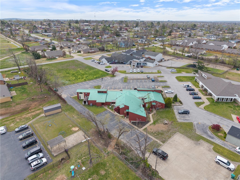 CENTER ONE HORIZONTAL-ROGERS - Commercial Lease