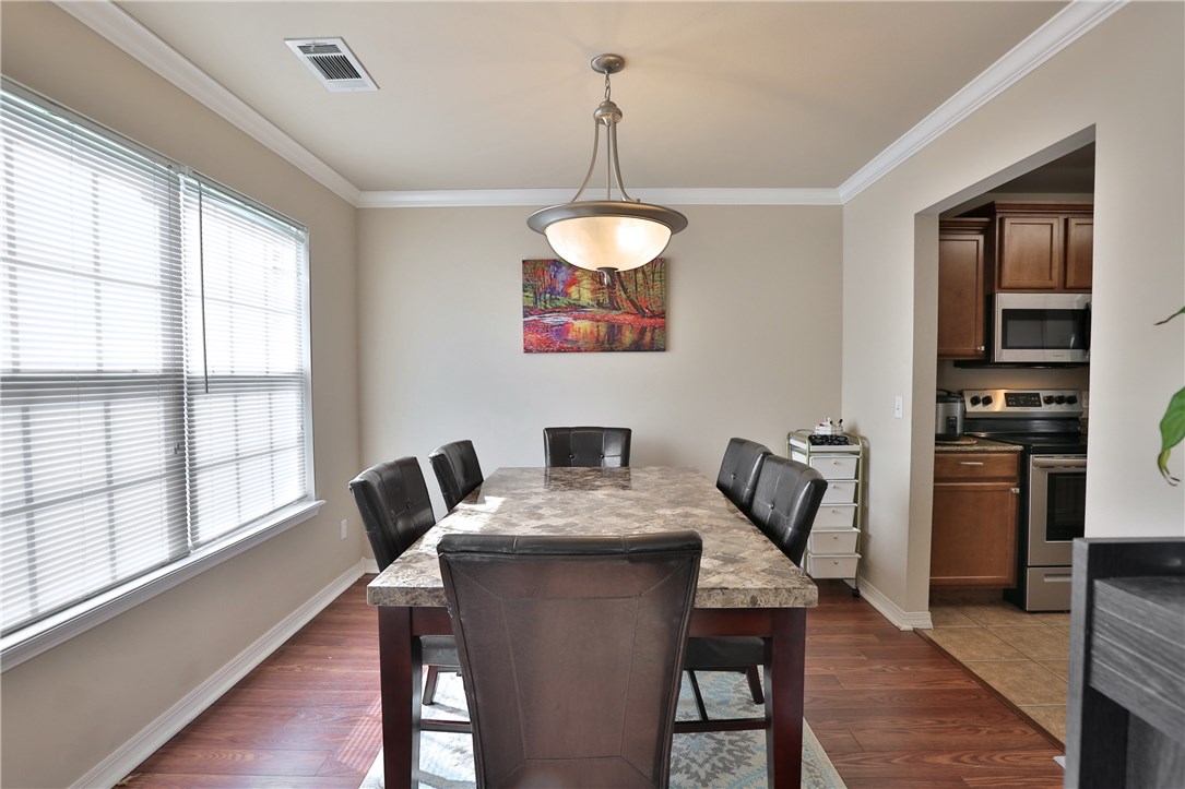 Nice sized kitchen, Large master suite with separate shower and tub on the main floor, two bedroom upstairs with a bonus room! Formal dining and Eat-in kitchen. Great starter home, in a well established, and quiet neighborhood. 
10 minute to JB Hunt headquarters.
you are just not going to find a house with 2 full bathrooms and 1 half, and a BONUS room for this price.