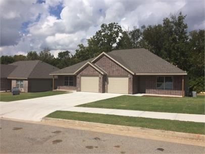 Newer construction duplexes in great location with lawn care included! Comes with all appliances except washer and dryer. Wood Look Vinyl Plank flooring through out, 2" faux wood blinds, Granite counter tops, open floor plan and more. Pet friendly with up to 2 pets under 50 pounds with an additional deposit.