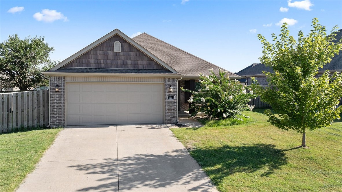 Built in 2019, this 3 bed, 2 bath brick home offers 1,338 square feet of thoughtfully designed living space and designer finishes throughout. Soft sky blue walls and periwinkle accents in the quartz countertops and backsplash bring a fresh, calming touch. The open layout features a spacious kitchen with stainless steel appliances, electric cooktop, and a large island that flows into the living room with a cozy gas fireplace.
The split-floor plan gives added privacy. Step outside to a fully fenced backyard and relax under the Edison lights on the covered patio that is great for entertaining or enjoying quiet evenings.
Located in a quiet, family-friendly neighborhood with direct access to a scenic walking trail that leads to a brand-new inclusive park, pond, BMX trail, and dog park, this home offers more than comfortāit offers lifestyle. Just minutes from schools, shopping, and downtown Centerton.