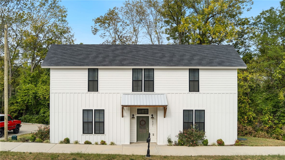 Turn-key package of income producing properties with 7 total units near the University of Arkansas, Razorback Greenway Trail System, Wilson Park, and Downtown Fayetteville.
Unit mix: One single-family home with 2 or 3 bedrooms | 1.5 baths. One duplex with 2 beds | 2.5 baths | 2-car garage per side. These two buildings were designed by the award winning Flintlock LAB architectural team and built new in 2022. Two additional duplexes with 3 beds | 2.5 baths | 2-car garage, per side were built in 1996.
Excellent leasing history and low overhead. All units are fully leased except for the single family home, which is also separately listed for sale (ML #1287552). Tenants pay all utilities. Deposits on file for all in-place leases. Property management proposal available upon request. Please inquire for a copy of the sale sheet with income and expenses, rent roll, and additional information.
Please do not disturb tenants - occupied units will only be shown with accepted offer.