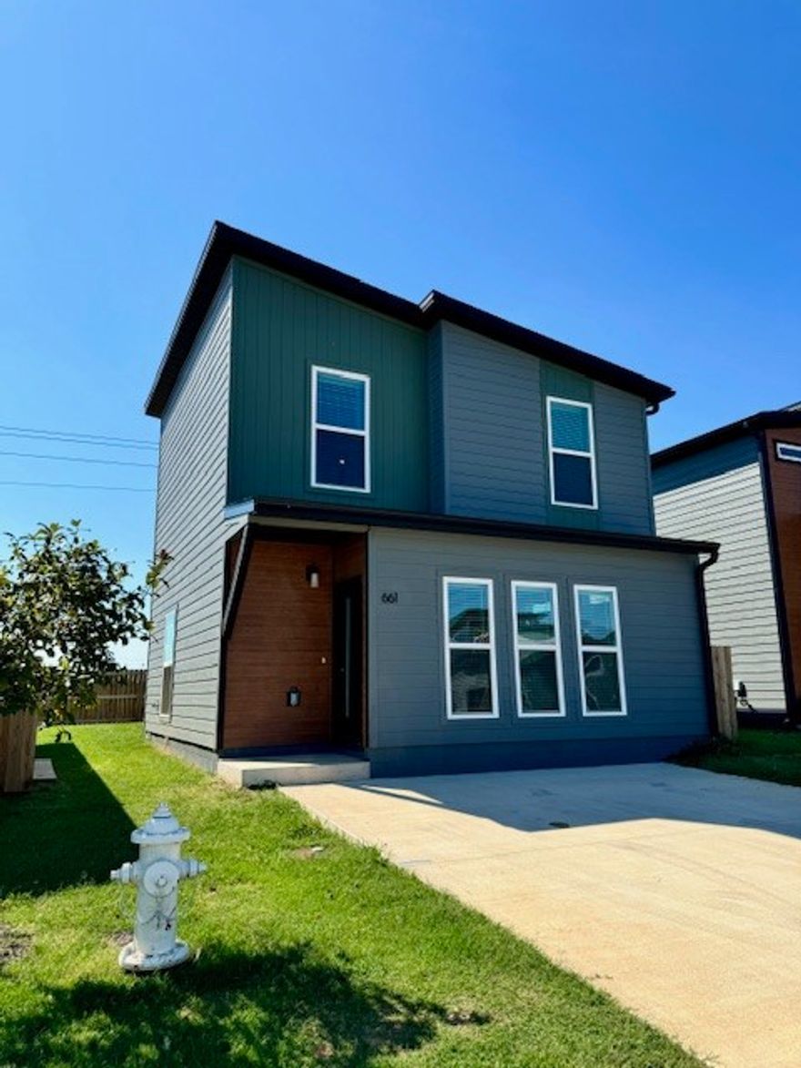 Take a look at this single family home located in the Featherston Subdivision in Bentonville! 2 bed, 2.5 bath, open floor plan concept. All appliances, washer, dryer included. Tenant responsible for all utilities and lawn care. We process applications as we receive and once an application is approved, we reach out for deposit. Deposit secures the unit not the application. Please be aware of scams. Our application process is to be paid online through a secure portal, and we do not accept cash, CashApp, Venmo, and/or PayPal. No showings until after February 12