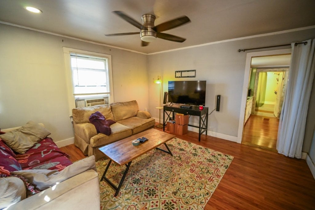 321 W Oak Street