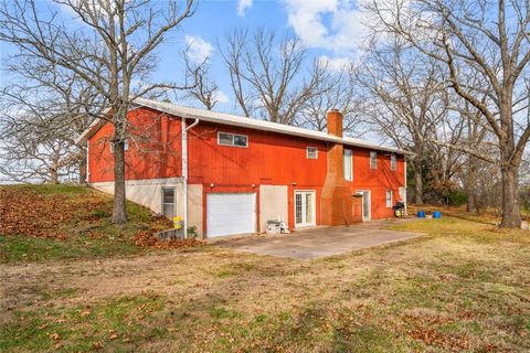 1423 State Hwy 265 Hollister MO 65672