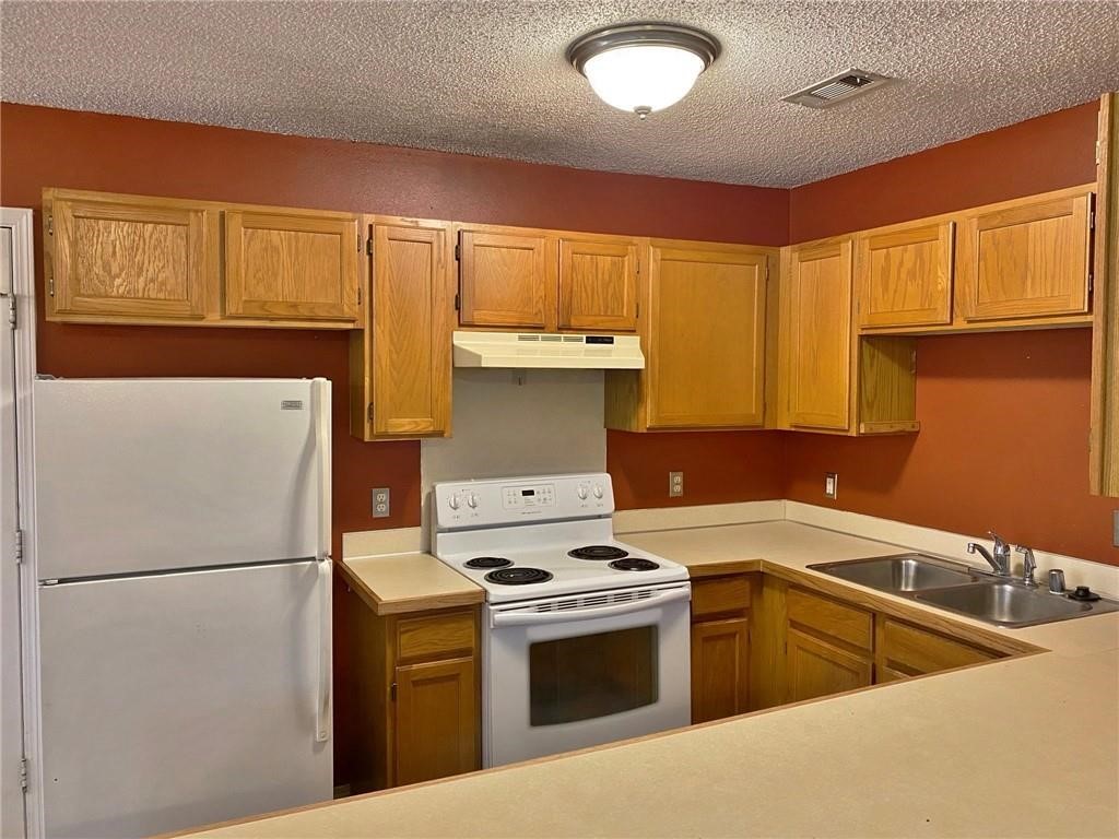 Pinecrest Add Ph I - Residential Lease