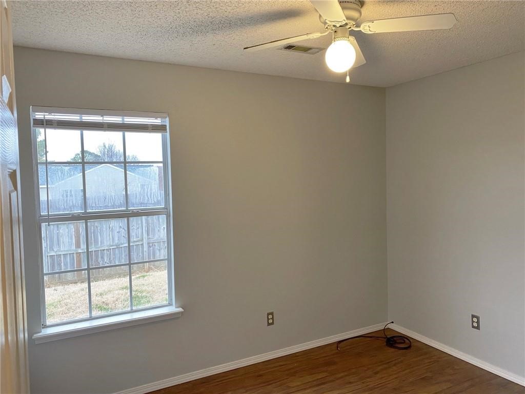 Pinecrest Add Ph I - Residential Lease