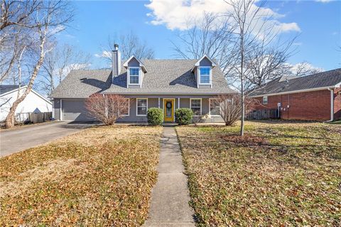 Photo of 1776 S Tallgrass Drive, Fayetteville, AR 72701 (MLS # 1335272)