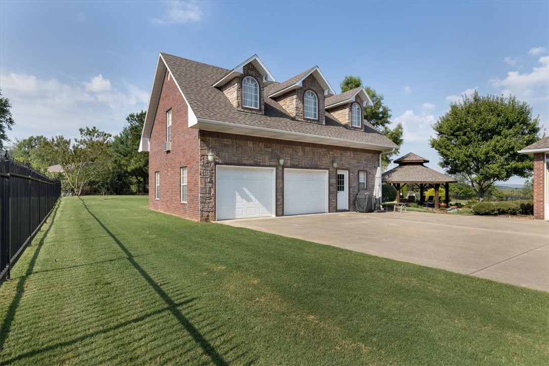 Summerbrook Place - Residential