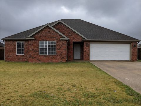 Photo of 560 Dogwood Street, Centerton, AR 72719 (MLS # 1331158)