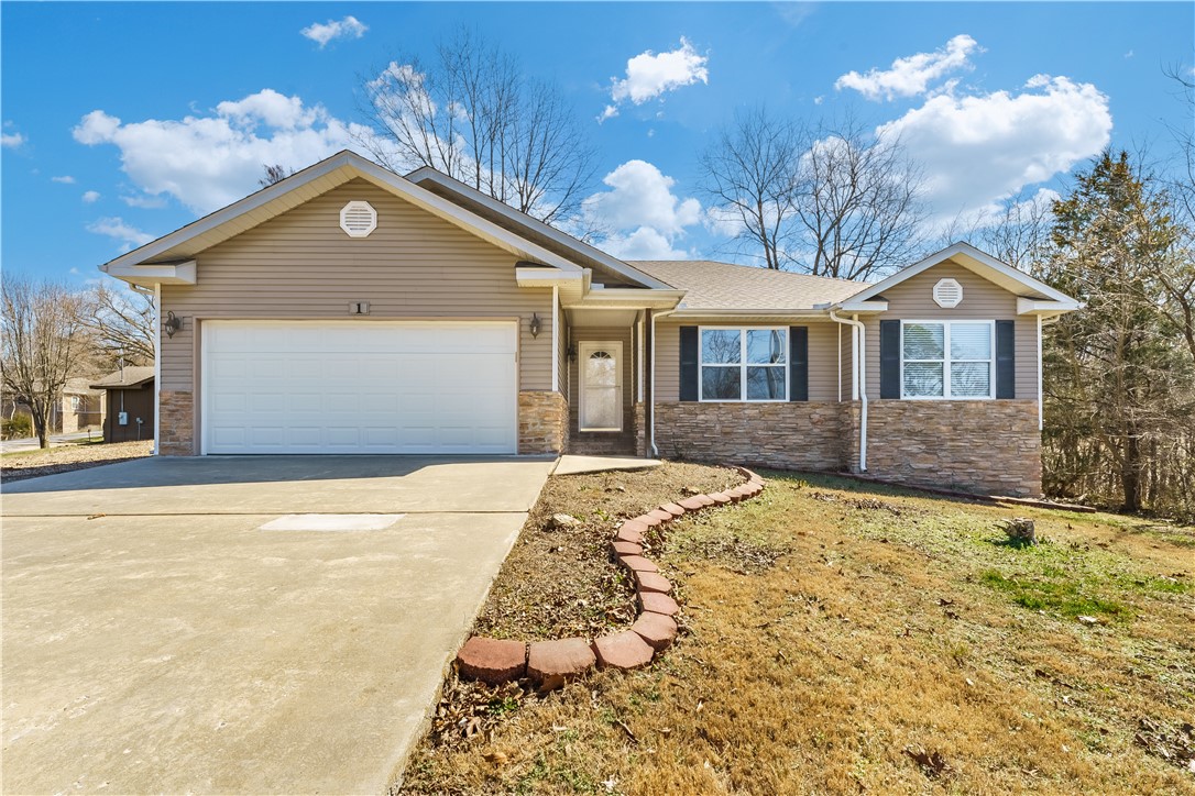 Looking for Bella Vista at its best..?...You've found it! This beautiful home is move-in ready. Fresh paint, updated fixtures throughout and new appliances make this smart floorplan a showstopper. Back patio off the main living room opens up onto the oversize-corner lot. Lots of yard for kids, pets, plants----YOU DECIDE! Come see this lovely home today.