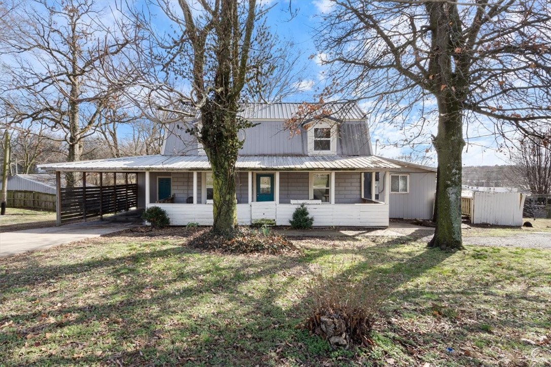 Don't miss this incredible find! This beautiful ½-acre tract offers endless possibilities.
The home boasts a spacious, open floor plan with abundant square footage, featuring 4 bedrooms, 2 bathrooms, a large living area, and a generous kitchen. Enjoy outdoor living with covered patios and porches, plus a designated area for animalsāplease confirm pet policies.
While the property does not have central HVAC, it is priced accordingly for an exceptional value.
Act fastāthis one wonāt last!