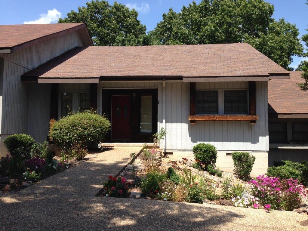 2 bedroom, 2 bath townhouse on golf course. Easy walk to pool, tennis, and playground. All appliances included.