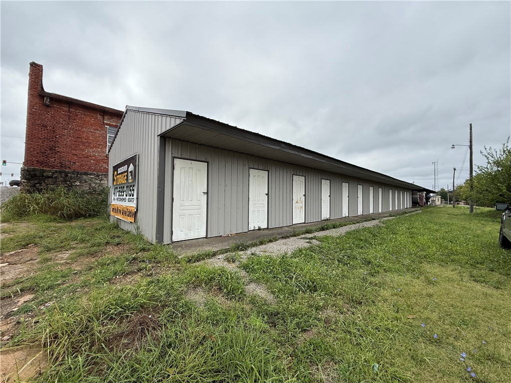 Auction 09/12/2025 at 2:00 PM
This 0.47-acre commercial property features multiple storage units and covered storage spaces with room to expand. Don't miss this great opportunity to purchase a storage facility with room to expand!