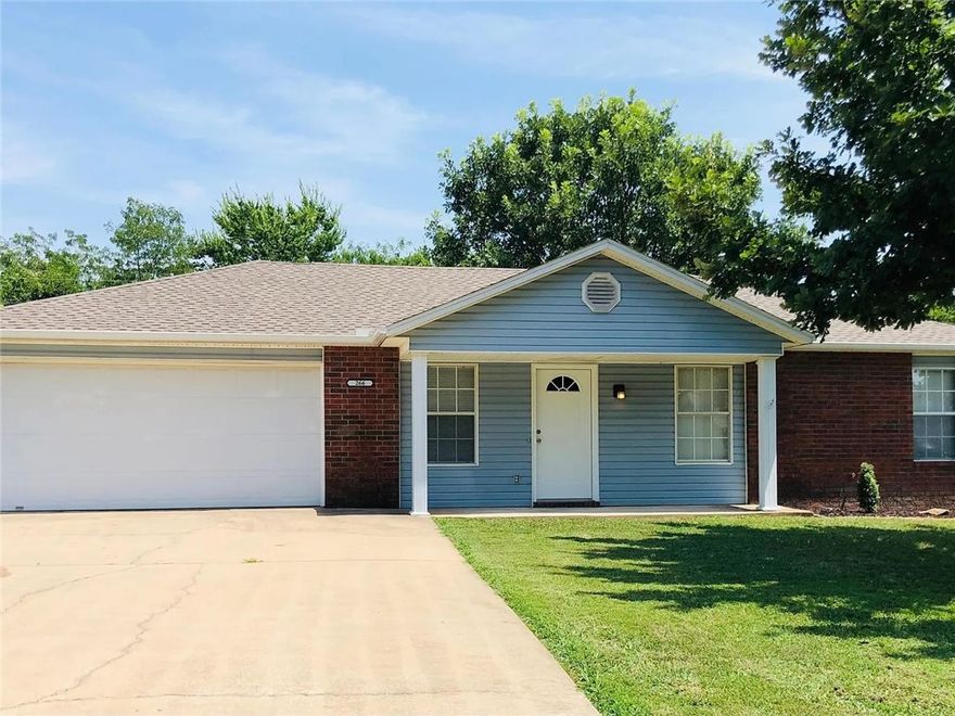 This home's interior has been updated and features all new stainless steel appliances, including a wash and dryer. Located right off of Broyles St. on a quiet cul-de-sac, is walking distance to Creekside Park and the Disc Golf Course. Enjoy your large fenced-in backyard with great evening shade. Easy access to I-49 and all kinds of restaurants and services on nearby Wedington and HWY 62. 

Deposit is one months rent. Pets accepted on case by case basis.