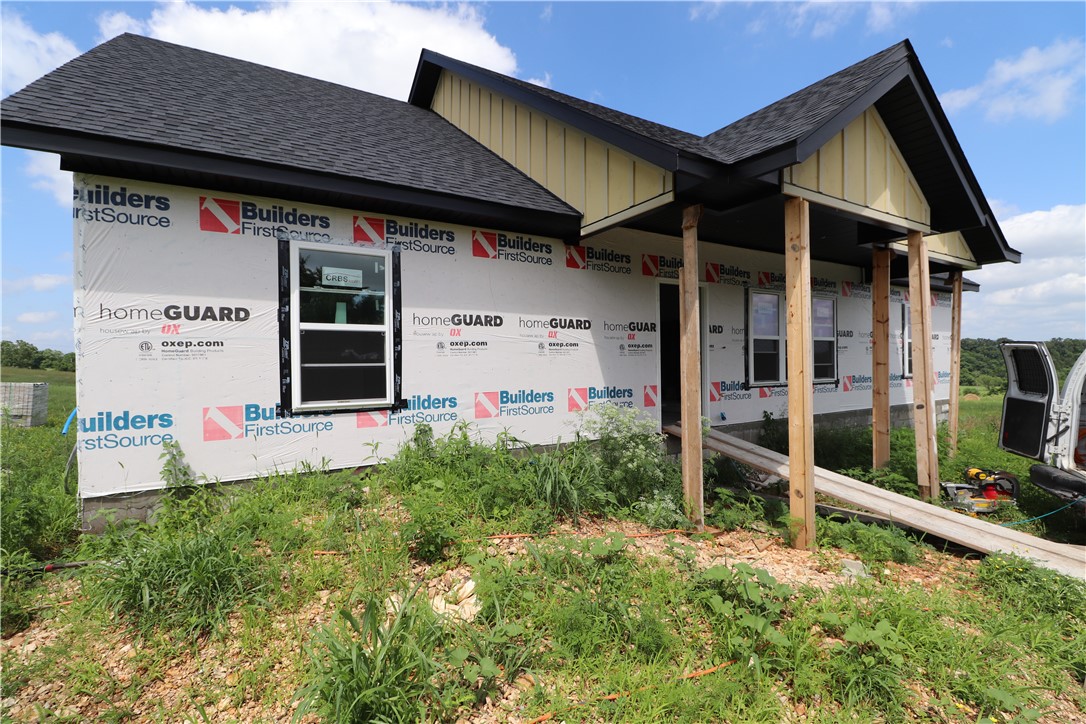 1,613+/- SQ FT 3 bed 2 bath new construction on 10.94+/- beautiful acres. Gorgeous views, 2 ponds, and green pasture makes this property a perfect place to start a hobby farm! Also listed with less acreage MLS#1310550