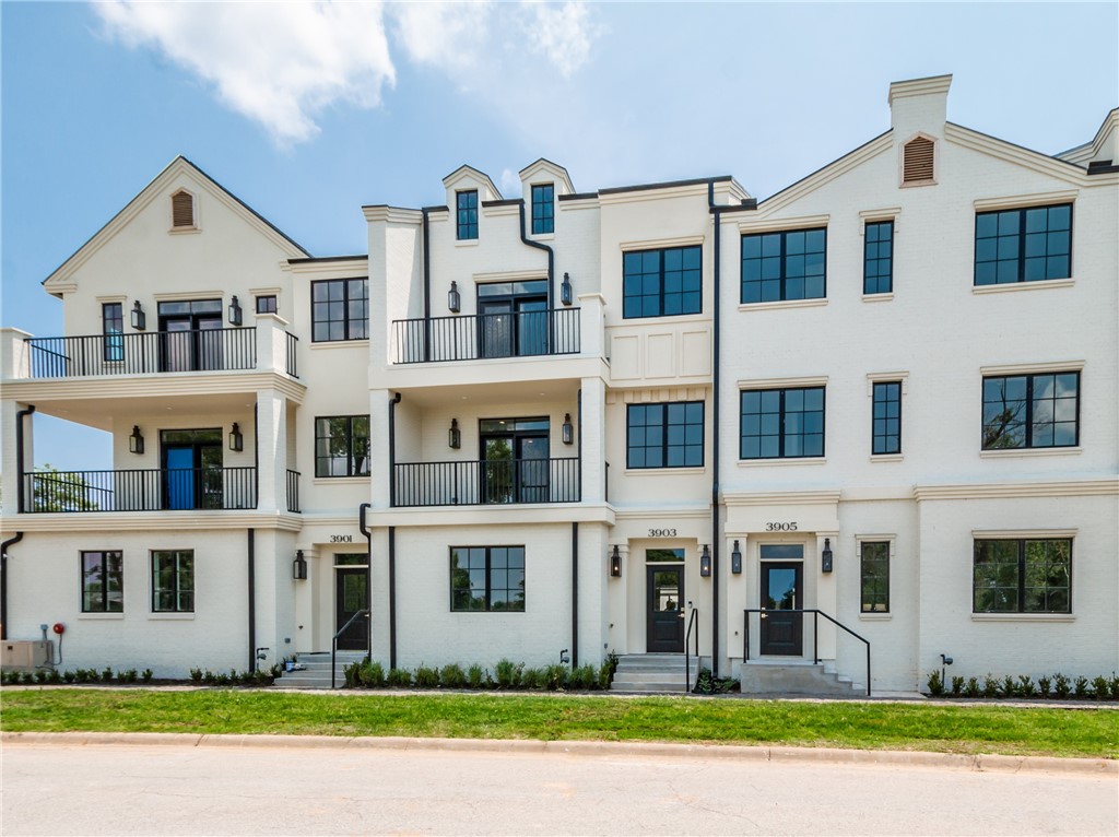 Pinnacle Heights Rogers - Residential