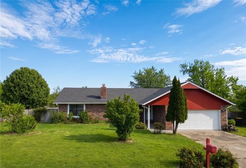 Photo of 1725 S 15th Street, Rogers, AR 72758 (MLS # 1343401)