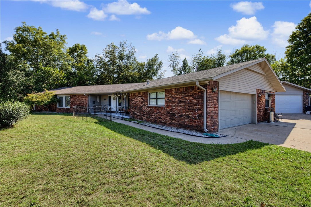 3024 W Perry Road