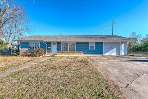 Photo of 503 12th Street, Rogers, AR 72756 (MLS # 1330138)