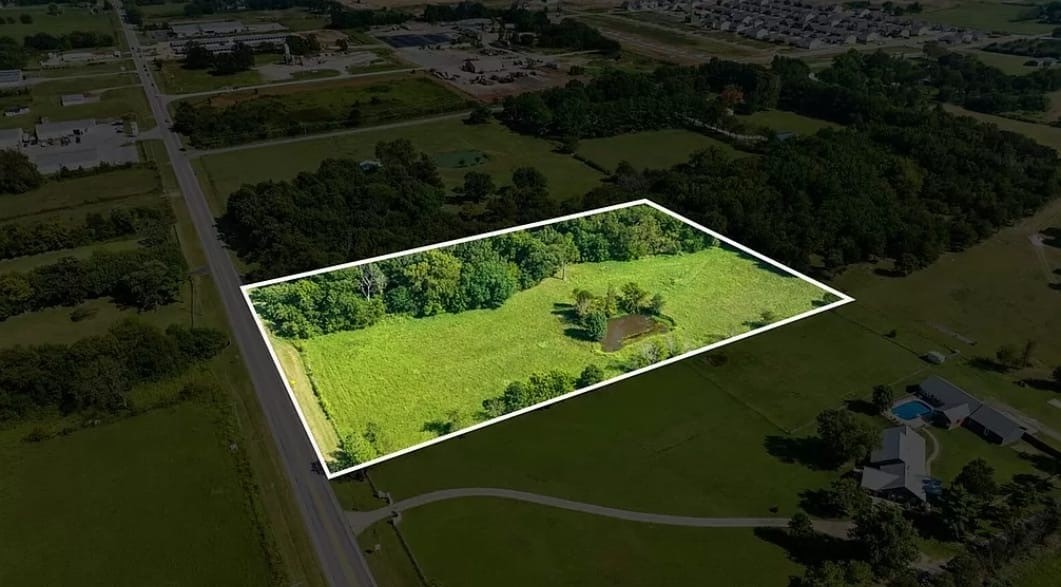 One of the fastest growing areas in NWA, 5.04 acres of flat land with 329ft of highway frontage (HWY 102) in Centerton. Utilities are available on site or nearby. OWNER IS WILLING TO SUBDIVIDE. Build, Hold, Or Invest.