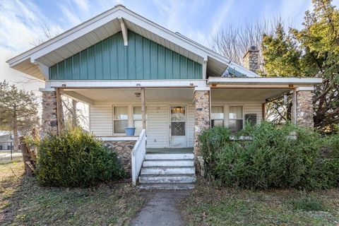 113 S Rust Avenue Gentry AR 72734