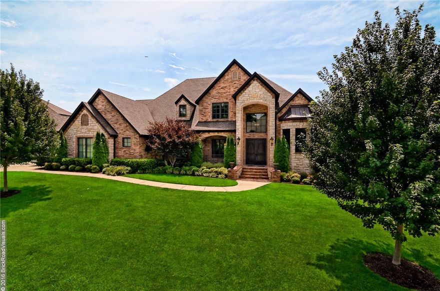 Enjoy the amenities that Pinnacle has to offer in this gorgeous home built by Mark Melton. Quality finishes and details throughout. Open floor plan and big backyard perfect for entertainment and family life. Beautiful sunroom, large covered deck with mounted TV, built in grill, and fireplace. Located at the end of the Cul-de-Sac. Neutral colors. Move in ready!  Bentonville schools.