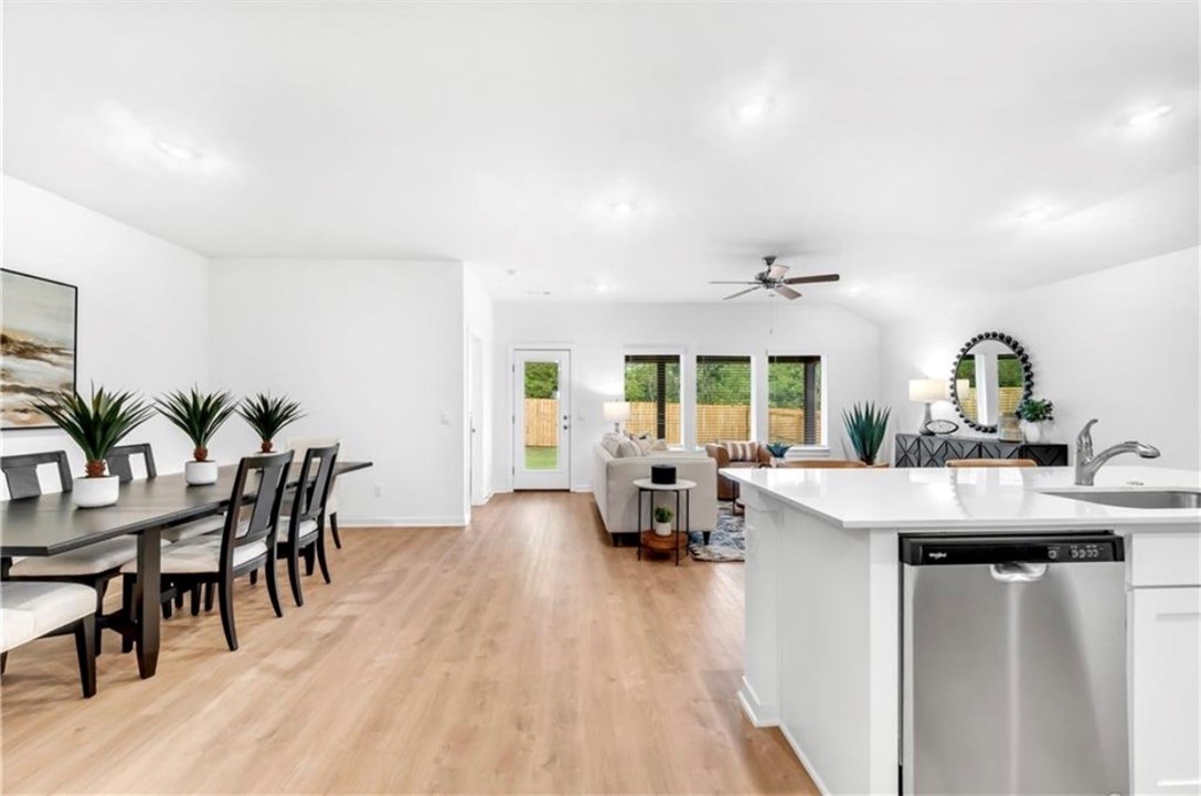 Wagon Wheel Crossing - Residential Lease