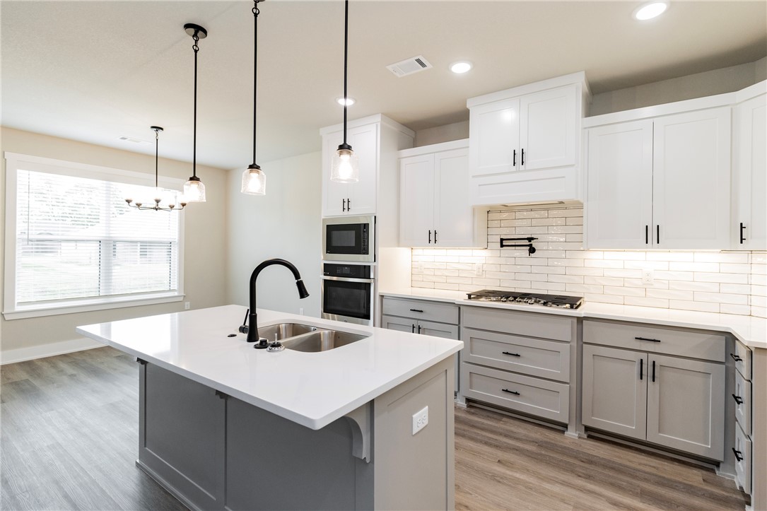 Oak Brook Sub Ph 1 Siloam Spgs - Residential