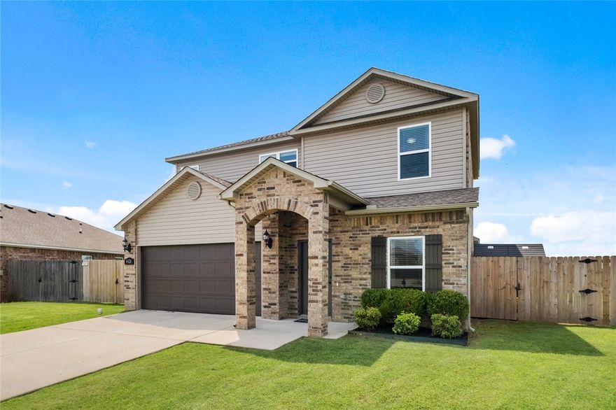 Well-maintained 3-bed, 2.5-bath, bonus room, flex room, home in a quiet cul-de-sac in the sought-after Legendary community. Built in 2018, this home offers a spacious layout and a huge, flat, fully fenced backyard—ideal for entertaining, kids, or pets. Enjoy top-notch neighborhood amenities including 2 pools, clubhouse, ball fields, basketball court, and walking trails. Just a short walk to Shaw Elementary and the incredible 120-acre Shaw Family Park featuring fishing ponds, miles of trails, splash pad, ninja park, pickleball courts, playgrounds, dog parks, and more. A perfect blend of comfort, community, and convenience!