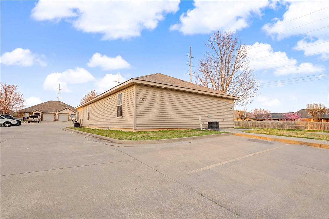 CARRIAGE SQUARE COURT HPR-BENTONVILLE - Residential