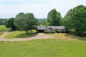 Beautiful home located in a great subdivision close to schools, churches and downtown Dardanelle.