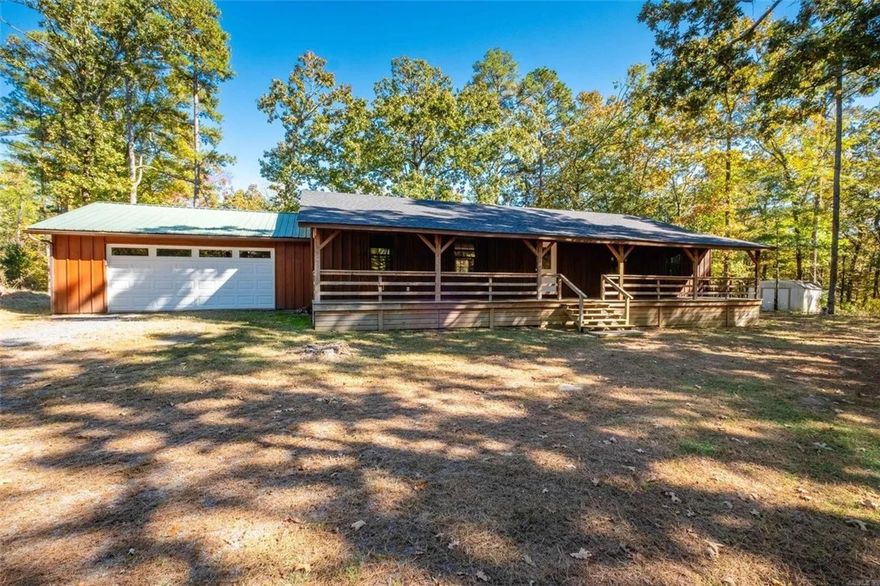 GREAT FAMILY HOME, PROPERTY BUTS UP TO LAKE MAUMELLE