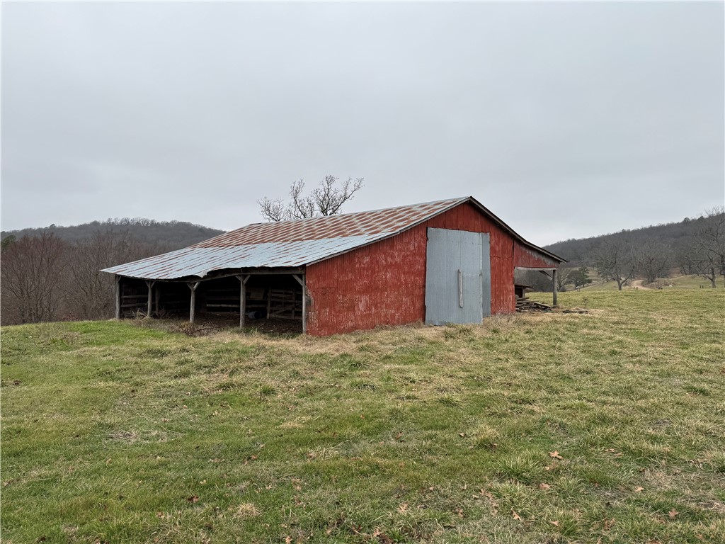 20.76 AC with barn! Part of 110 Acres that can be split in multiple ways for bigger tracts. Lots of county road frontage. Property on both sides of the road. Beautiful home building sites. Rural water is available. Septic needed. Beautiful views. Some pasture, some woods. 15 minutes from Harp's parking lot in Lincoln. Subject to split approvals. Soil test has been done. Agent owned. See also MLS 1322634-1322638