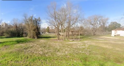 Photo of 212 E Compress Street, Hope, AR 71801 (MLS # 1324229)