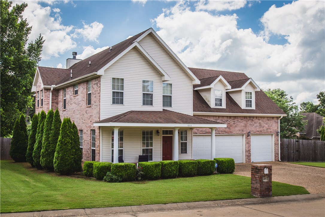 Wonderful golf course area home w/new roof! Great front porch & covered back deck. Living rm has fireplace & pass through to kitchen. Dining's great for entertaining. All BRs are upstairs w/direct access to a bathroom. Large 4th BR could be game rm. 3 car garage's perfect for a golf cart. Neighborhood has private golf cart path to Springdale Country Club Golf Course. Home's 1.2 miles from Lake Fayetteville park & trails. Current home warranty will be transferred to Buyer. Property extends past back fence.