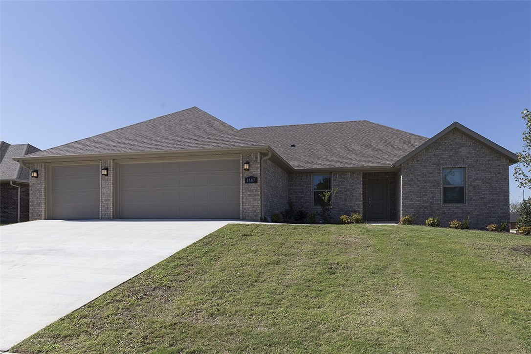 New house by Brittenum Construction. Includes 3 bedrooms, 2 full baths, a study, and a 3 car garage! Gutters and blinds included.