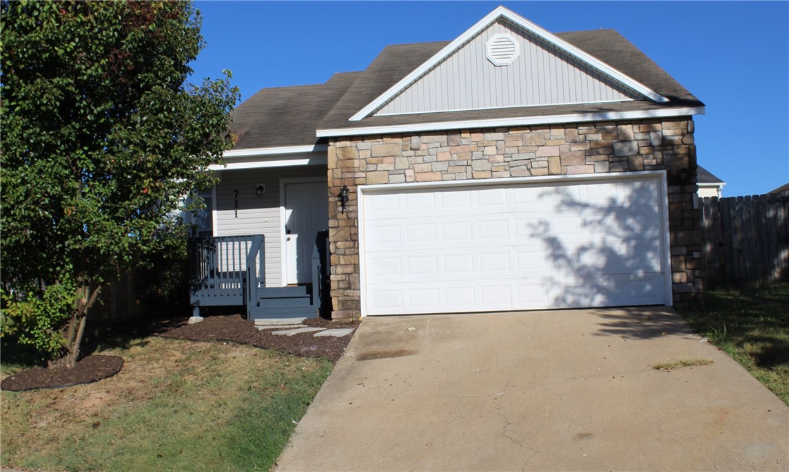 Welcome home to this amazing 3 bedroom 2 bath home on a cul-de-sac with a privacy fenced back yard. Plenty of room to relax and spread out in the spacious living room plus everyone will enjoy the split floor plan. Community park is 2 blocks away with shopping and restaurants close as well. You will love the recent updates!