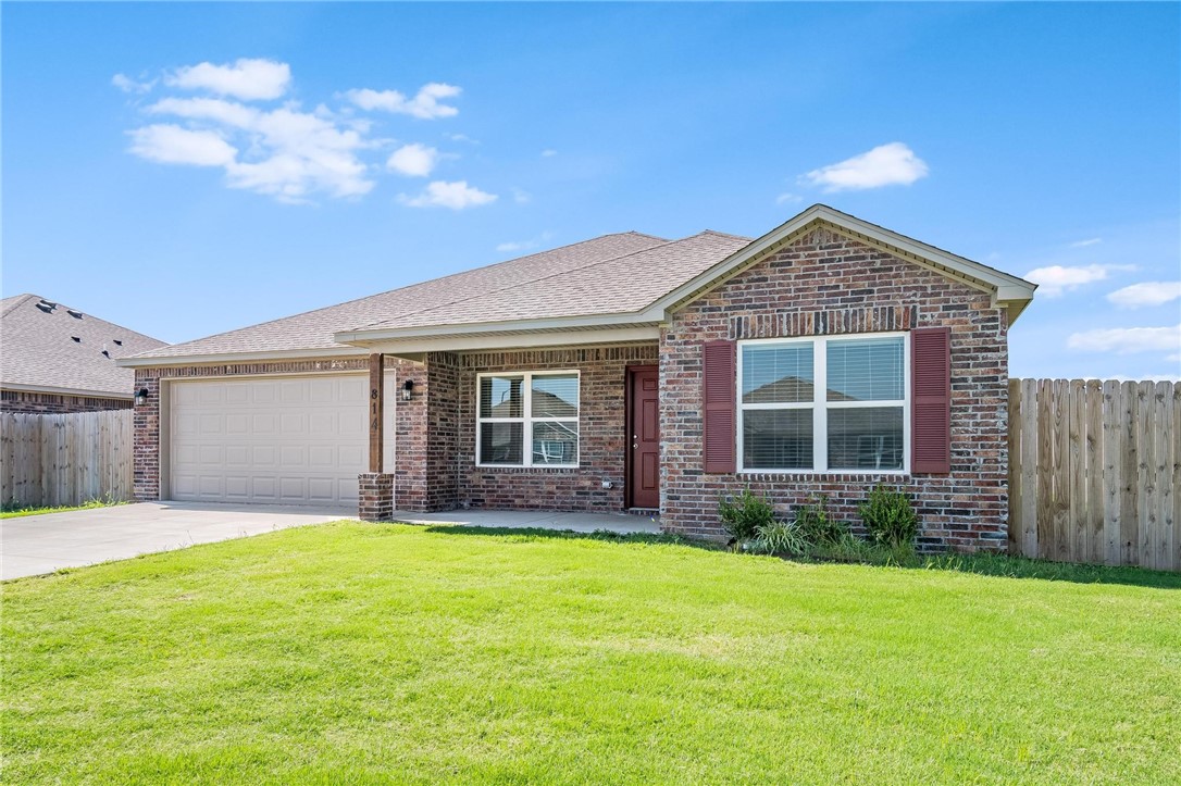 This Beautiful Siloam Springs home is a MUST SEE!! 4 bedrooms and 2 full baths with 1640 square feet of living space! Some of the features include neutral color paint throughout, Wall to wall luxury wood vinyl flooring, stainless steel appliances, hard surface countertops and lots of storage. The primary bedroom features an en suite bathroom with a walk-in closet. This home is ready for a new family to call home. Schedule a showing soon!
MLS Remarks: combo lockbox code is 2011 Insurance claim has been filed. Hail damaged roof and siding will be replaced.
