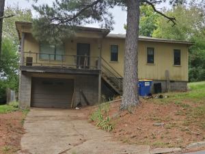 This Three bedroom home has lots of space. Open living/dining area and large bathroom. This home is perfect for the DIY buyer or invester.