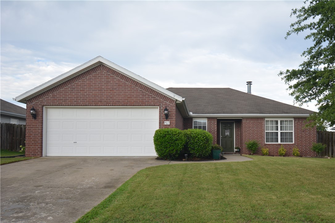 This home will not be available for showings until Saturday 7/11 at 9am.

Beautiful 4 bedroom, 2 bath home close to Bentonville West High School. Move in ready with new carpet in bedrooms and fresh paint throughout. Eat in kitchen is open to the living room. The master suite features a trayed ceiling, double sinks and a walk in closet. New roof and gutters will be installed soon.