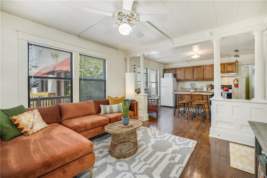 ~ 30+ day stays only! Nestled in the vibrant heart of Downtown Fayetteville, our charming apartment awaits you, mere steps away from an array of delightful restaurants, lively bars, and eclectic shops that define the essence of downtown living. Our two-bedroom haven boasts vibrant and daring bohemian decor, creating a cozy sanctuary for a small group of 4 people where you can unwind and rejuvenate after your urban adventures.
