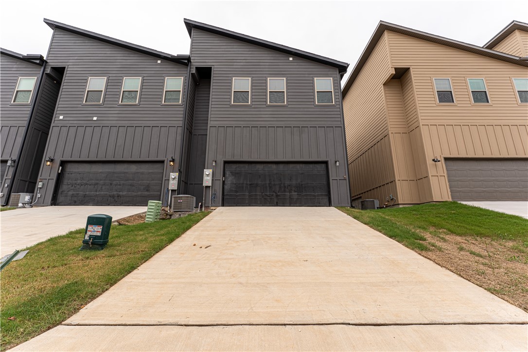 Photo 3 of 24 of 2180 W Million Lane townhome