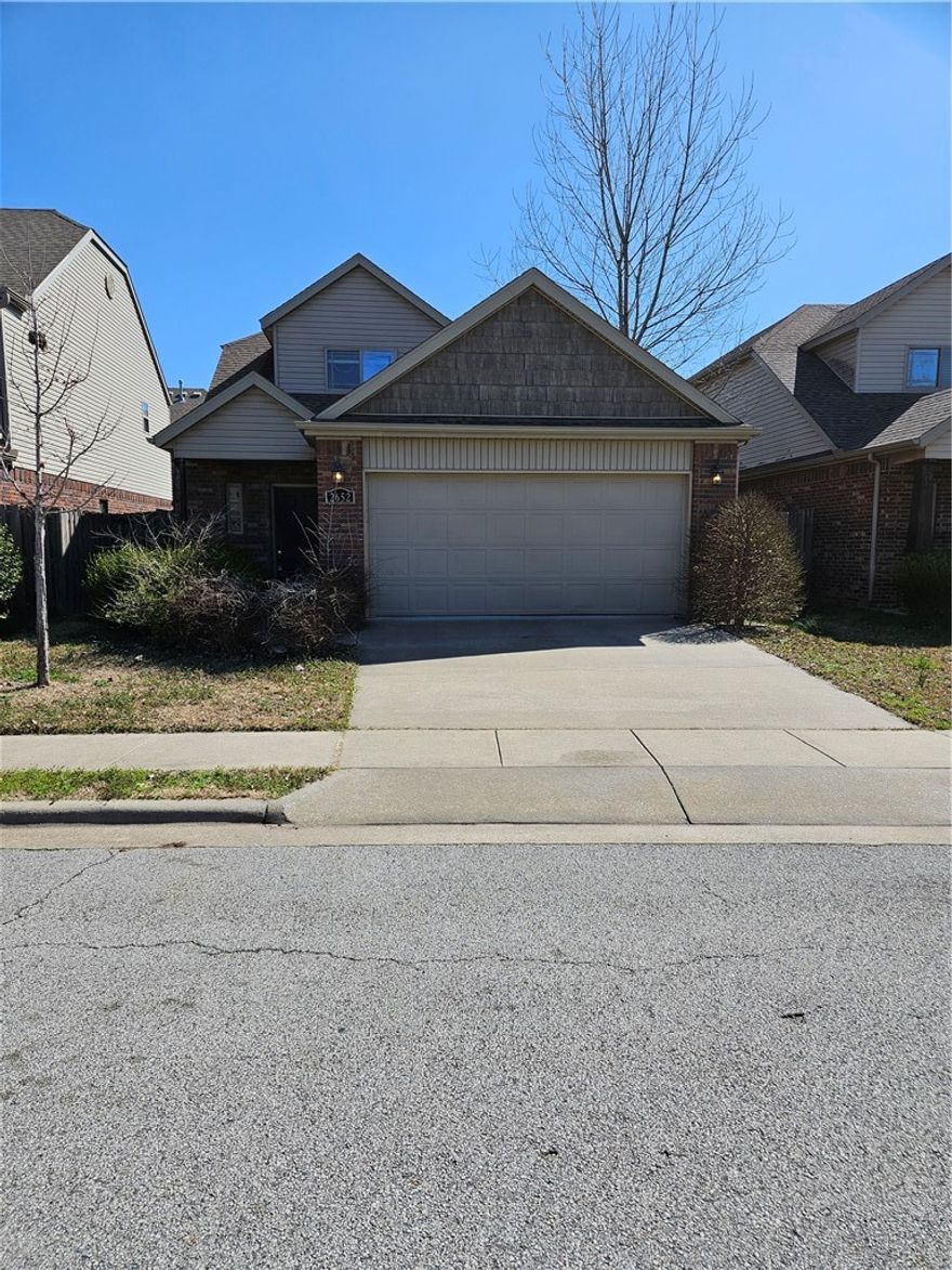 Nice home in middle of Fayetteville close to everything. Home features 3 bed/2 bath, gas log fireplace in living room, stained concrete floors throughout downstairs, granite counters, stainless steel appliances, eat-in kitchen, pantry, large master suite complete with tiled shower tub combo, double vanity & walk-in closet. Nice covered patio for entertaining/grilling. Has all appliances